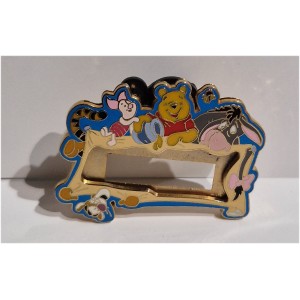 Pin's Winnie l'ourson avec ses amis Pin's Winnie l'ourson avec ses amis