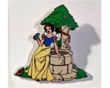 Pin's Blanche Neige très rare dos métal noir