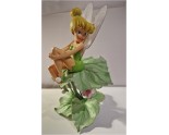 Fée Clochette  Tinker Bell assise sur une feuille