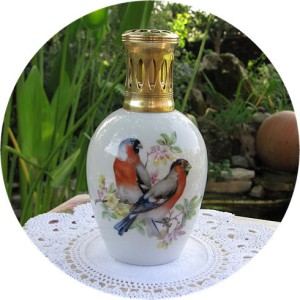 LAMPE BERGER EN PORCELAINE DE LIMOGES DECOR OISEAUX ET FLEURS